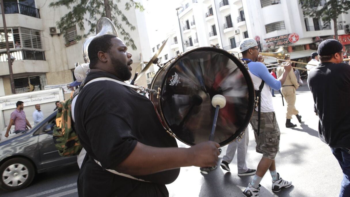 Le groupe, formé en 1995 par Bennie Pete, Jérôme Jones, et Harry Cook, a transporté Rabat vers la Louisiane aux sons des cymbales et des trompettes. 
