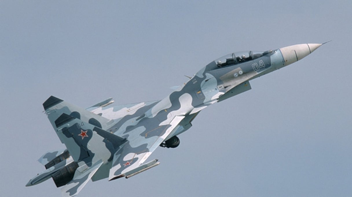 Chasseur russe de type Su-30MKI (A).
