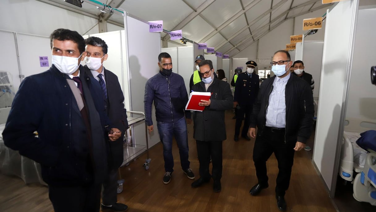 A l'intérieur de l'hôpital de campagne de Marrakech, aménagé pour le traitement des personnes contaminées par le Covid-19, lors de la troisième vague de la pandémie au Maroc. 
 
