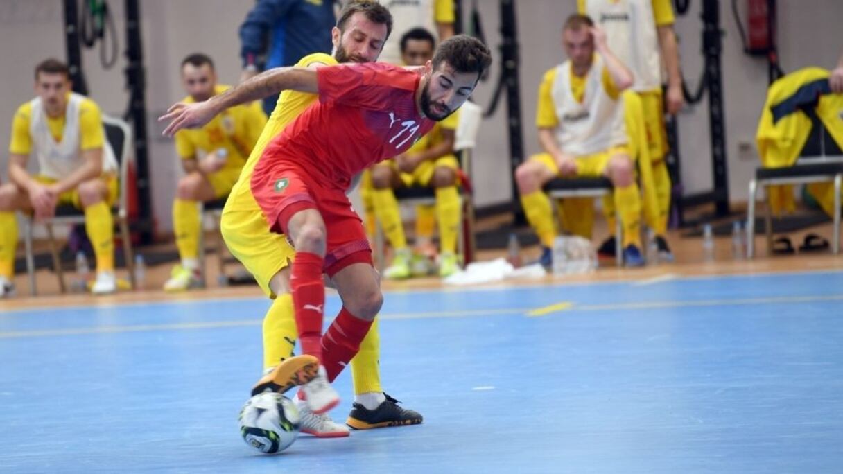 Une séquence du match Maroc-Roumanie (futsal), mardi 8 décembre au Complexe Mohammed VI de Maâmoura.
