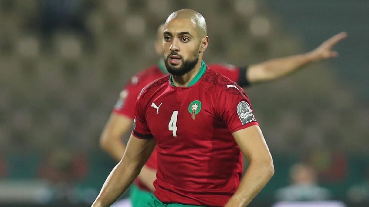 Footballeur international marocain de la Fiorentina, Sofyan Amrabat est milieu de terrain des Lions de l'Atlas à la Coupe du monde 2022 au Qatar. 
