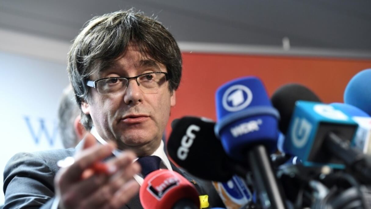 Le président catalan destitué Carles Puigdemont s'exprime lors d'une conférence de presse, le 22 décembre 2017 à Bruxelles.
