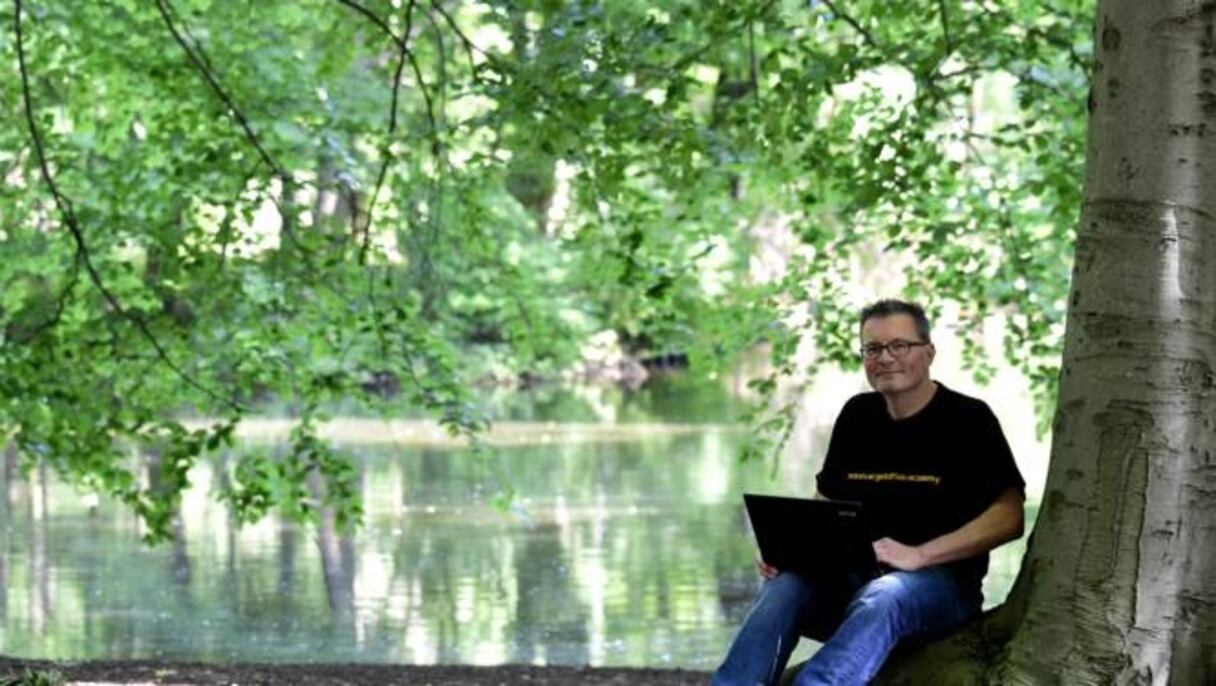 L'ancien météorologue Lars Hattwig dans son havre de paix.
