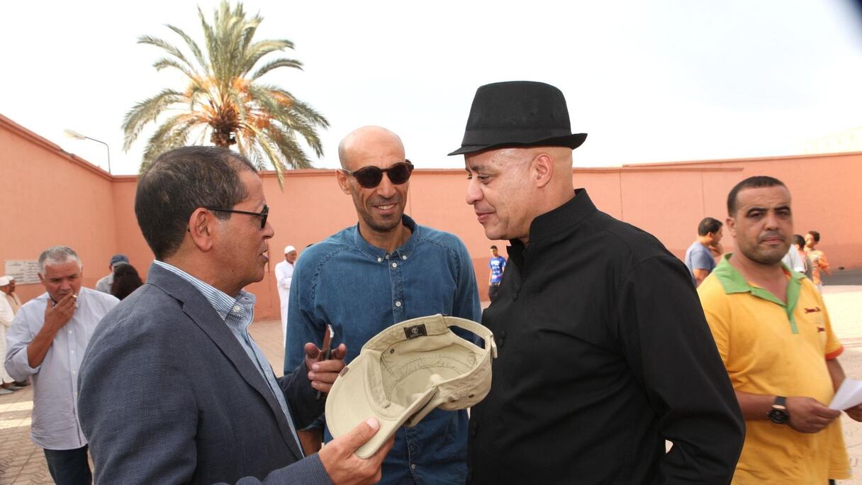 Preuve en sont les sourires qui illuminent, à travers la douleur, les traits de Moulim Laaroussi, Larbi Cherkaoui et Moha. Il est des beautés qui résistent à la mort.
