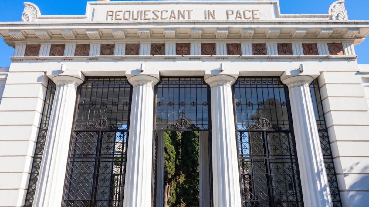 Entrée du cimetière de la Recoleta, à Buenos Aires en Argentine.
