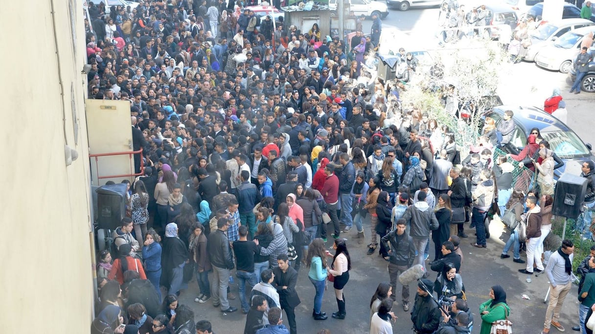 Des centaines de jeunes se sont présentés, mercredi, pour le casting de la prochaine édition du concours Arab Idol.
