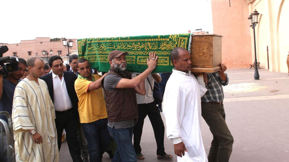 Un grand artiste et un grand homme dont chacun loue la grandeur d'âme et qui restera vivant à travers l'oeuvre immense qu'il aura laissée au Maroc en inestimable héritage. Entourée de ses nombreux amis, sa famille l'a accompagné, aujourd'hui, vers sa dernière demeure.
