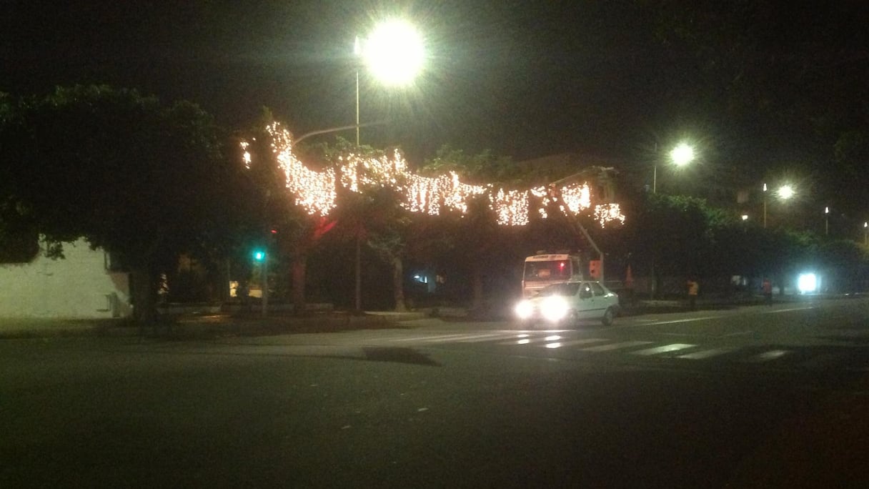 L'avenue de la Victoire est illuminée pour l'occasion.
