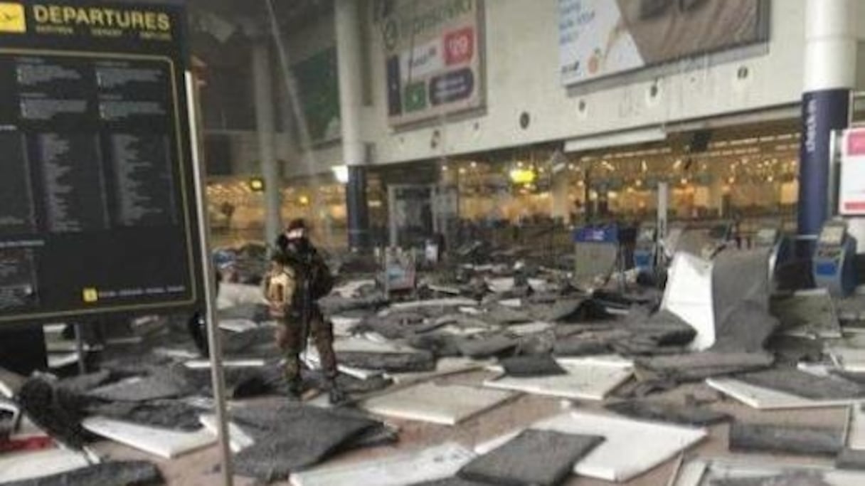 Le hall des départs dévasté après l'explosion d'une bombe.
