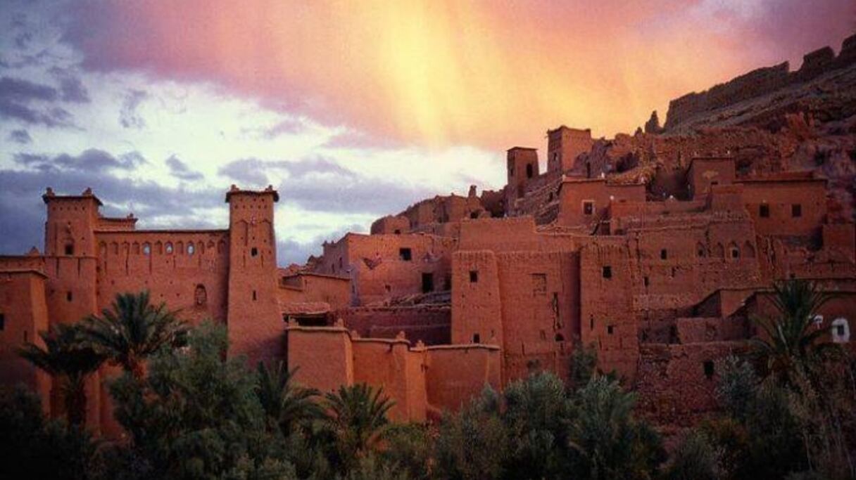 La ville d'Errachidia, connue pour ses remparts et ses montagnes rouges. 
