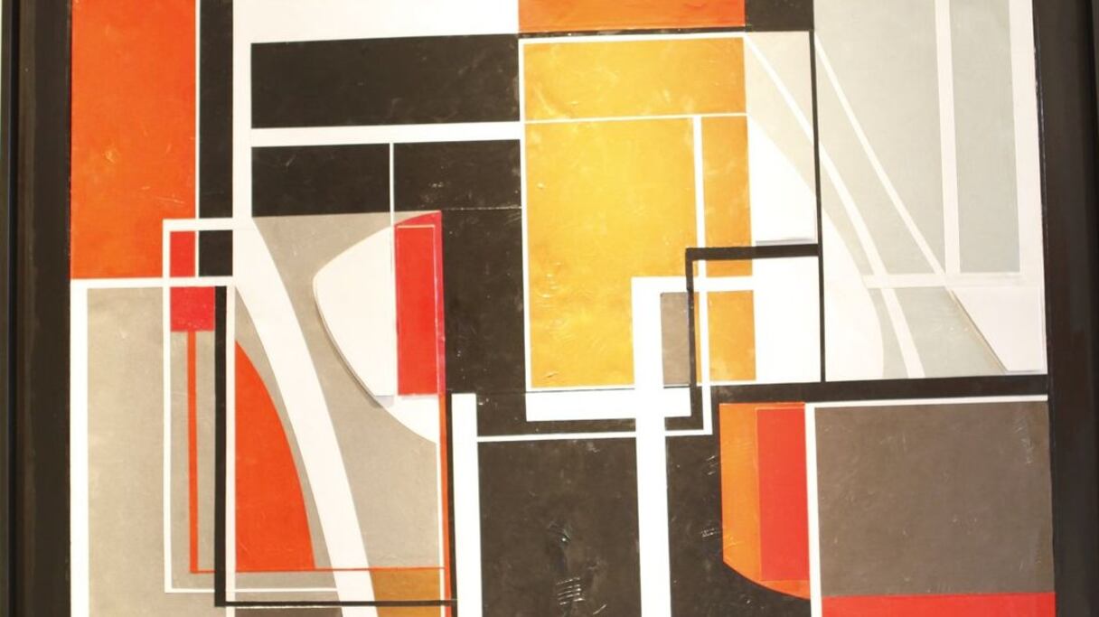 Même dans ses toiles abstraites, la géométrie des lignes rappellent la présente de la femme par courbures et cambrures, comme éléments de silhouettes fendant la transparence de fenêtres ou affolant les cadres égarés de tableaux confusément encastrés.