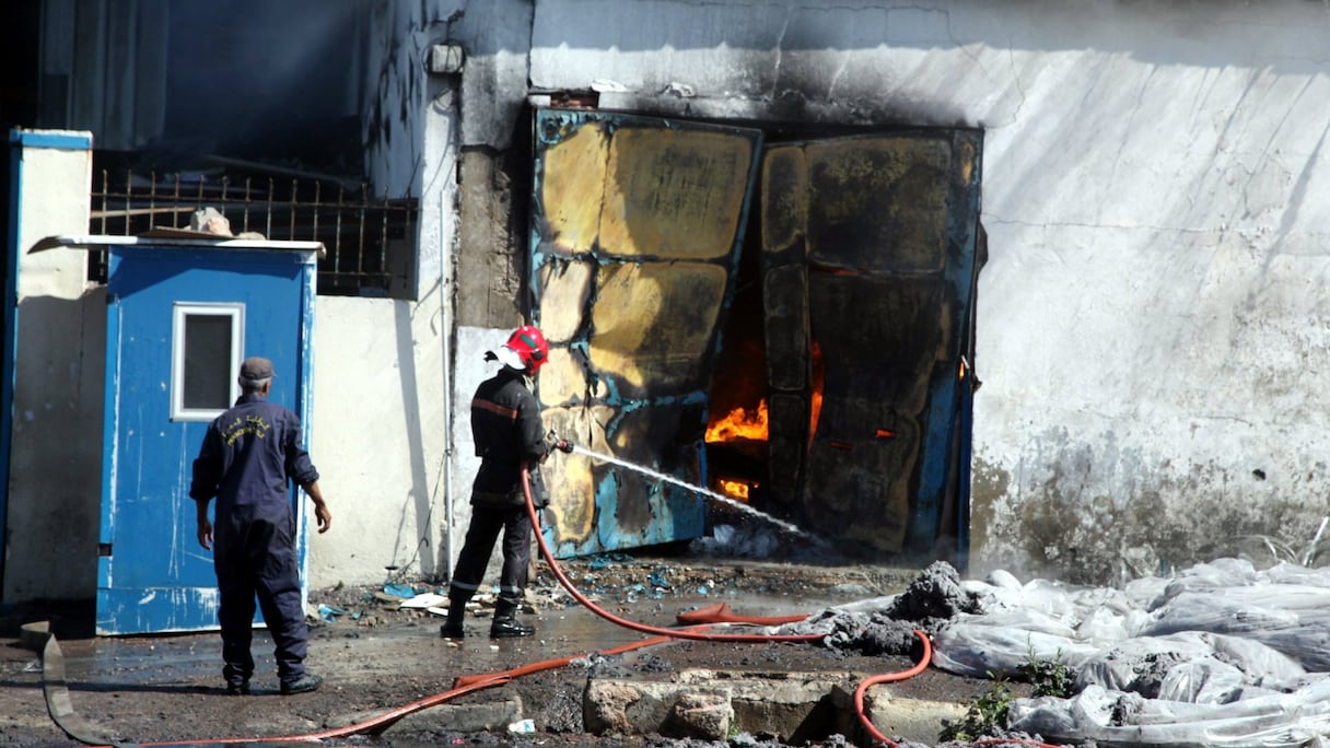 L'incendie n'a pu être maîtrisé qu'après plusieurs heures...
