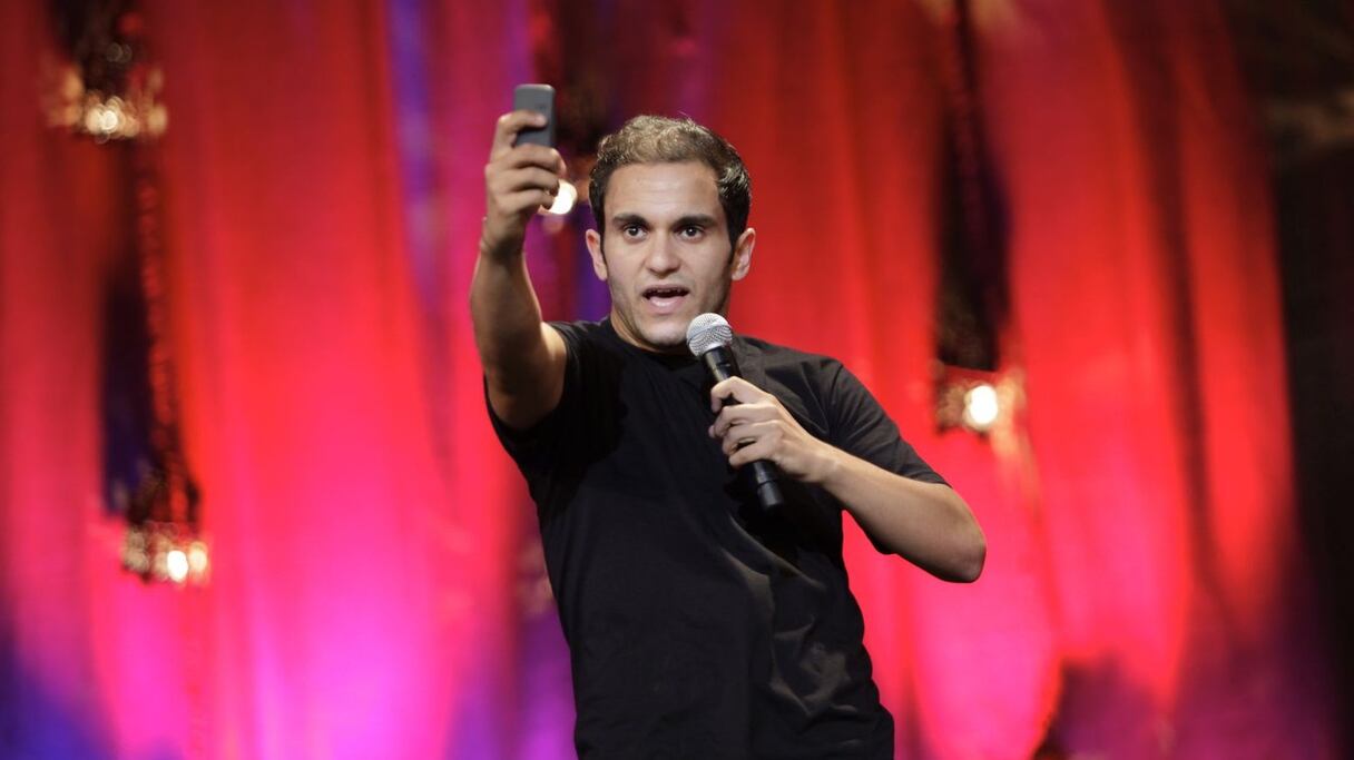 Un one man show enlevé qui a soulevé des tonnerres de rires et d'applaudissements. Un beau succès que ce spectacle où l'humoriste porte un regard lucide, adouci par l'humour, sur le monde et ses contradictions.   
