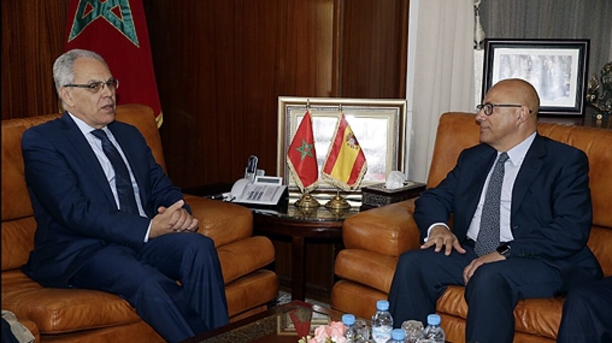 Abdellatif Loudyi et le secrétaire d'Etat espagnol à la Défense, le 9 avril à Rabat.
