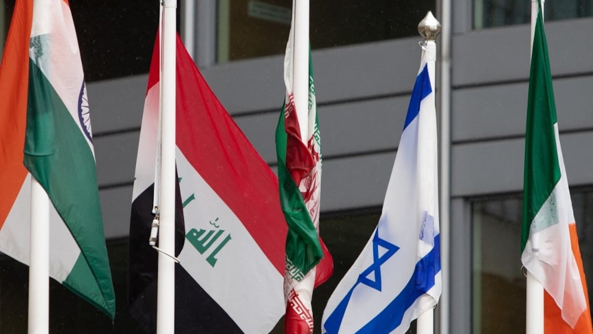 Drapeaux devant le bureau de Vienne de l'ONU et le siège de l'Agence internationale de l'énergie atomique (AIEA), à Vienne, en Autriche, le 23 mai 2021.
