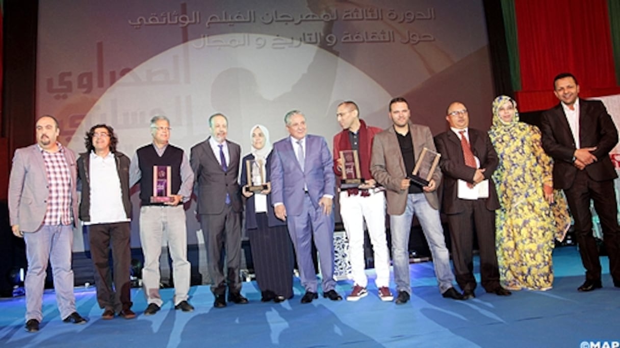 Les artistes primés au 3e festival du film documentaire sur la culture, l’histoire et l’espace sahraoui hassani, à Laâyoune.
