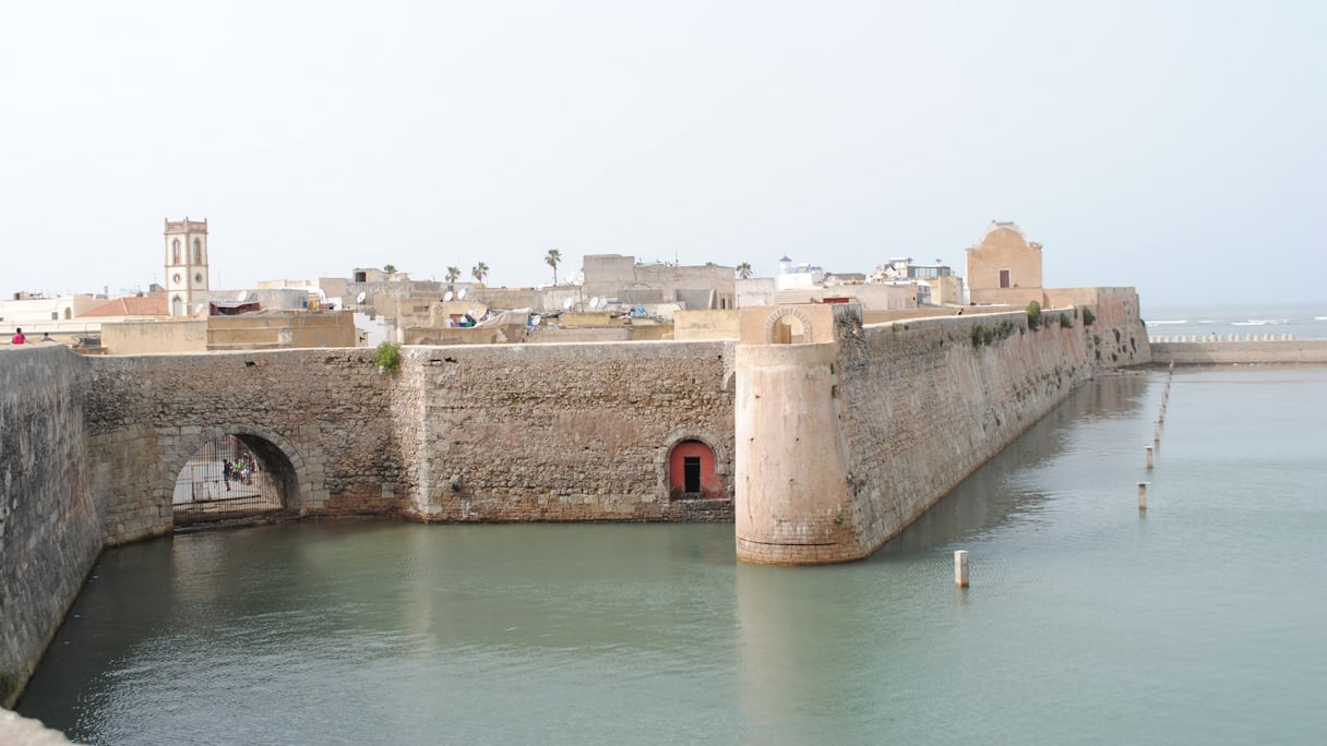 Edifiée par les Portugais au début du XVIe siècle, la cité de Mazagan fut prise par les Marocains en 1769. Proclamé sultan en 1822, Moulay Abd ar-Rahman restaura cette forteresse, exemple précoce de l'architecture militaire portugaise de la Renaissance, et la nomma El Jadida. 
