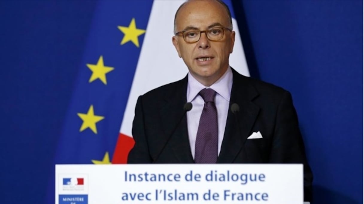 Bernard Cazeneuve: "Il serait vain et contreproductif" de créer une loi contre le port du burkini sur les plages.
