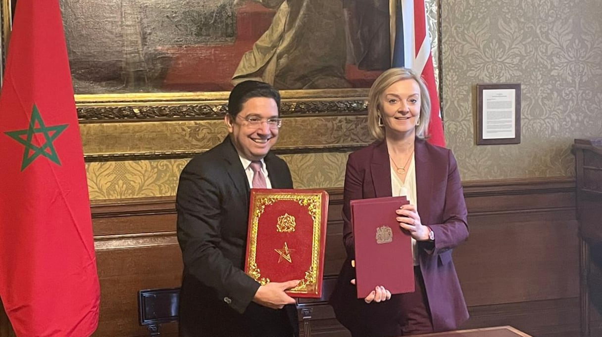 Nasser Bourita et la ministre britannique des Affaires Etrangères, du Commonwealth et du Développement, Liz Truss, lors de la 3e édition du dialogue stratégique Maroc-GB, le 8 décembre 2021 à Londres.
