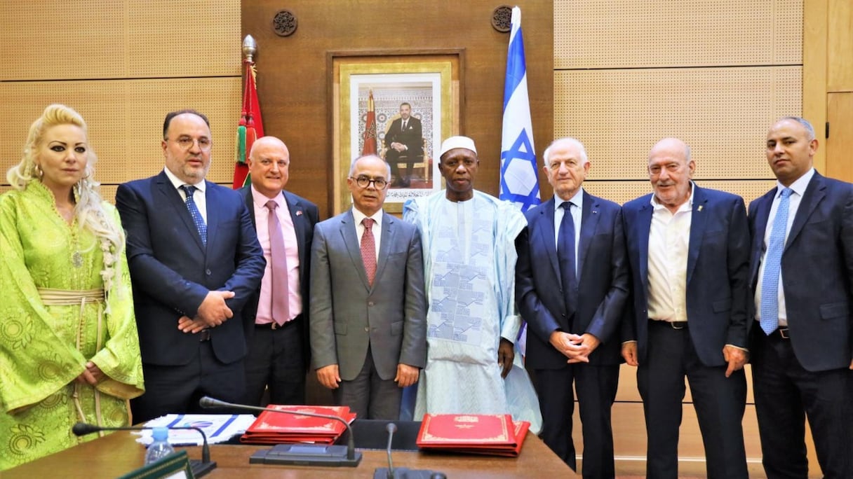 Signature de convention entre la Fédération royale marocaine de basket-ball et son homologue israélienne, mardi 14 juin 2022.
