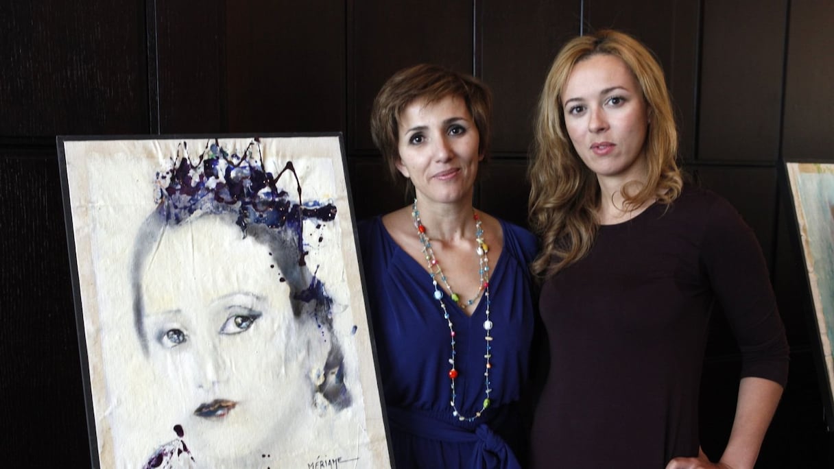 Les regards parlent, sous ceux de Meriama Mezgueldi et de l'artiste Nezha Alaoui. Ils sondent le monde, le dénudent d'un coup de cils. 
