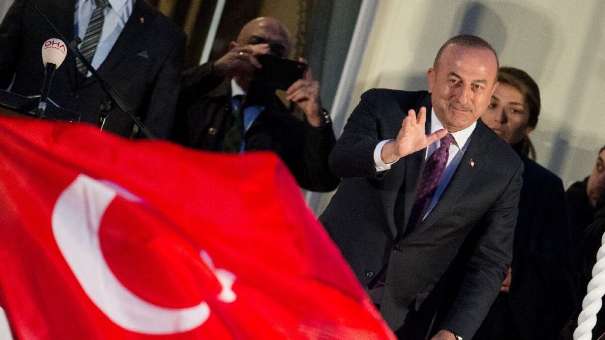 Le ministre turc des Affaires étrangères refoulé aux Pays-Bas sera en metting à Metz (France) ce dimanche. 
