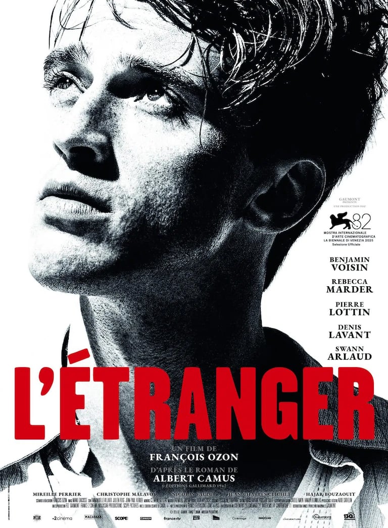 L'affiche du film "L'Etranger", adaptation cinématographique du roman d'Albert Camus par François Ozon.