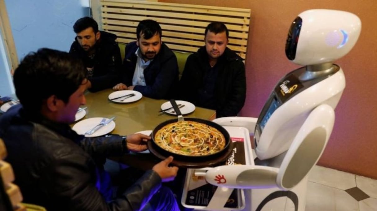 Timea, le premier robot-serveuse d'Afghanistan.
