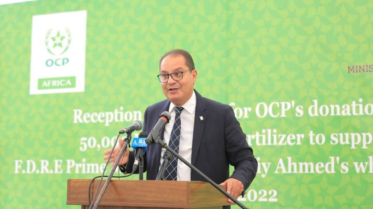  Le CEO d’OCP Africa, Mohamed Anouar Jamali, lors de la remise du don au ministère éthiopien de l’Agriculture. 
