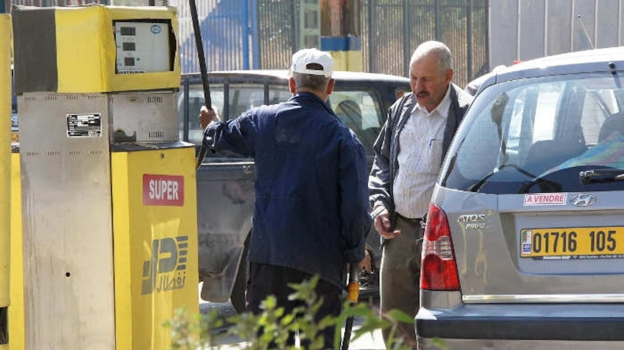 Depuis le 1er janvier, les automobilistes payent jusqu'à 40% plus cher le litre d'essence et de gazole.
