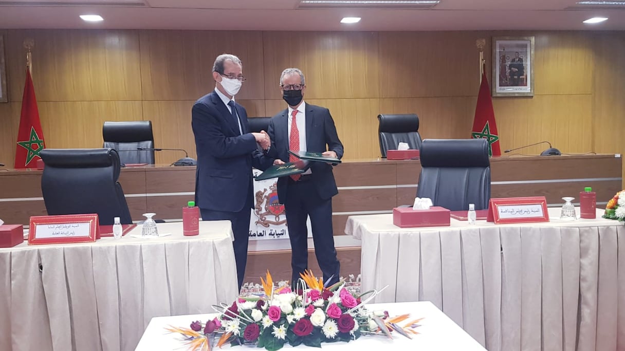 Le procureur général près la Cour de cassation, président du ministère public, Moulay El Hassan Daki, accompagné d'Ahmed Rahhou, président du Conseil de la Concurrence. 
