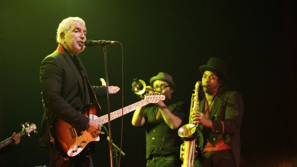 Baron Samedi, le dernier album du chanteur, est un véritable bijou. Lavilliers reste égal à mui-même dans la force des mots, la force de ses combats. Une soirée grandiose!
