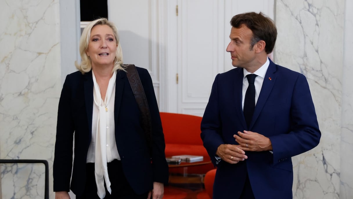 Marine Le Pen, leader de l'extrême-droite française du Rassemblement national (RN) et députée, vient de s'entretenir avec le président français Emmanuel Macron à l'Elysée, à Paris, le 21 juin 2022, deux jours après les élections législatives.
