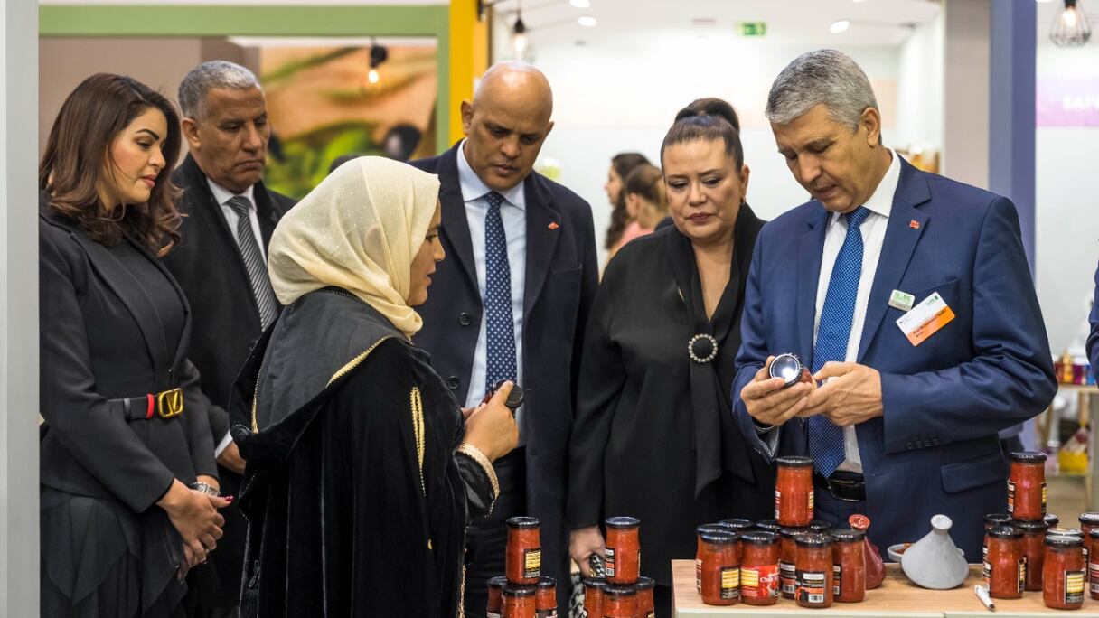 Le ministre de l'Agriculture, Mohammed Sadiki, accompagné de l’ambassadrice du Maroc en Allemagne, Zohour Alaoui, a visité, vendredi 20 janvier, le pavillon marocain à la Semaine Verte Internationale de Berlin. 
