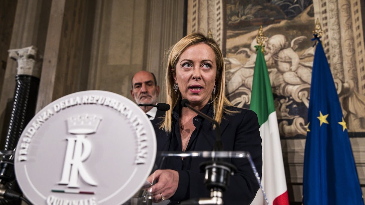 La Première ministre italienne désignée, Giorgia Meloni, s'adresse aux médias après une rencontre avec le président italien, Sergio Mattarella, au palais du Quirinal à Rome le 21 octobre 2022.
