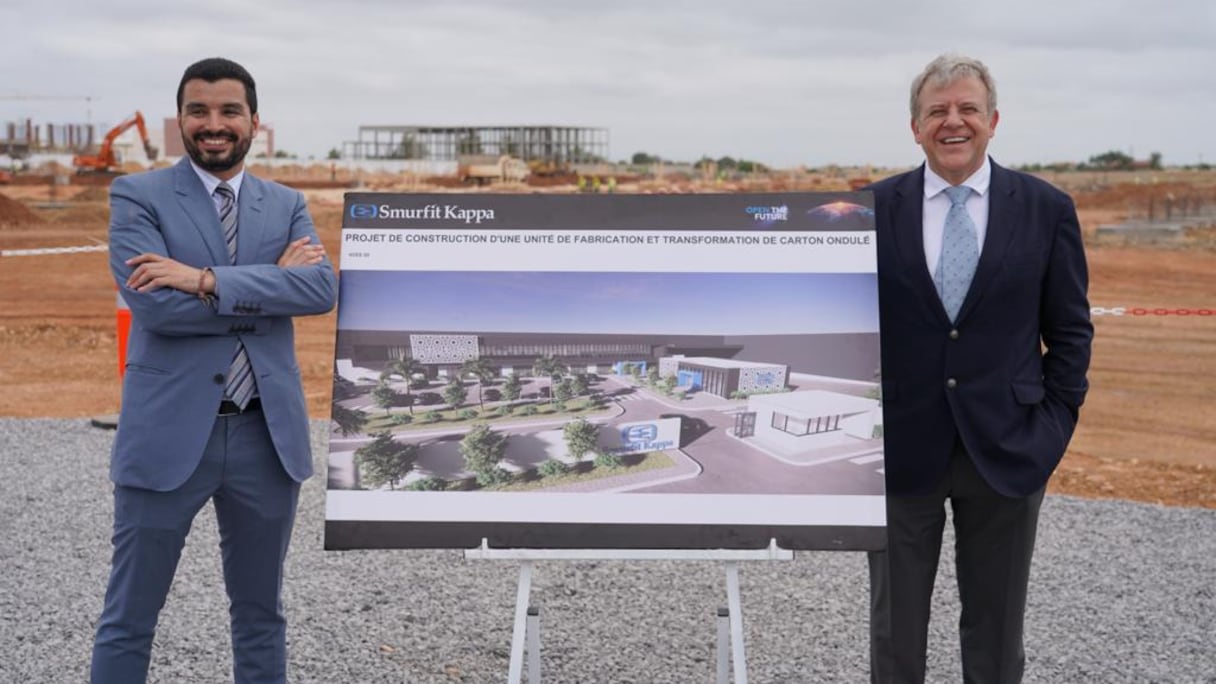 Le PDG de Smurfit Kappa Espagne, Portugal et Maroc, Ignacio Sevillano et le DG de Smurfit Kappa Maroc Mounir Naciri, lors du lancement de la construction de la nouvelle usine Smurfit Kappa, à Rabat, mardi 24 mai 2022. 
