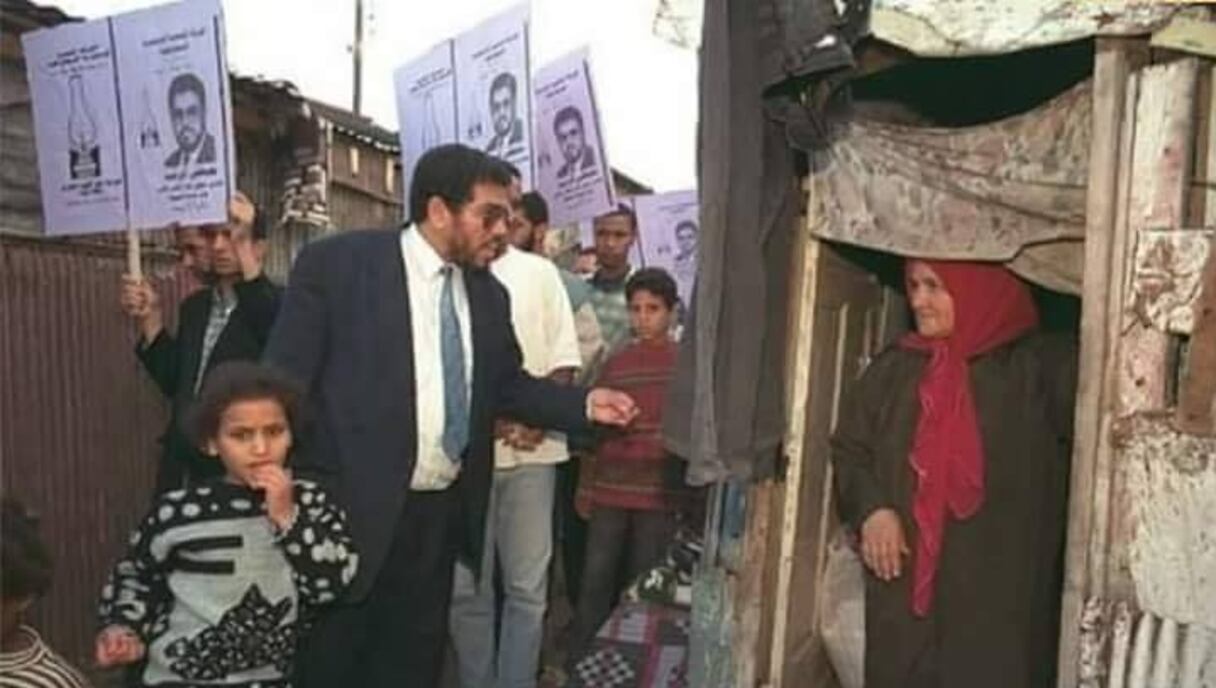 Ramid menant campagne dans un bidonville à Casablanca.
