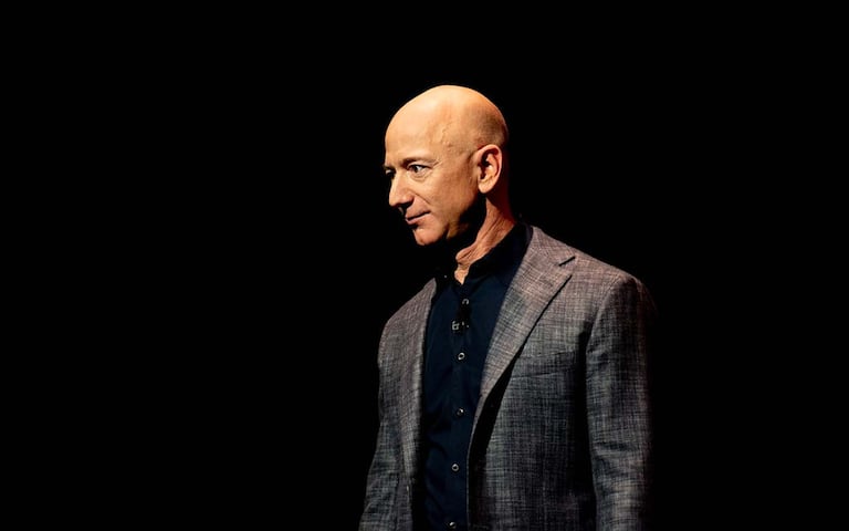 En 3ème position, Jeff Bezos, grâce à une augmentation des actions Amazon de 79% qui ont enrichi le milliardaire de 65 milliards de dollars.