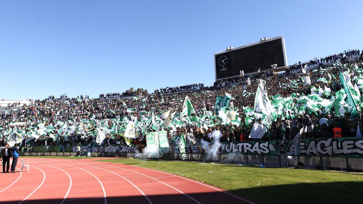 Des centaines de drapeaux vert et blanc pour soutenir le Raja Casablanca
