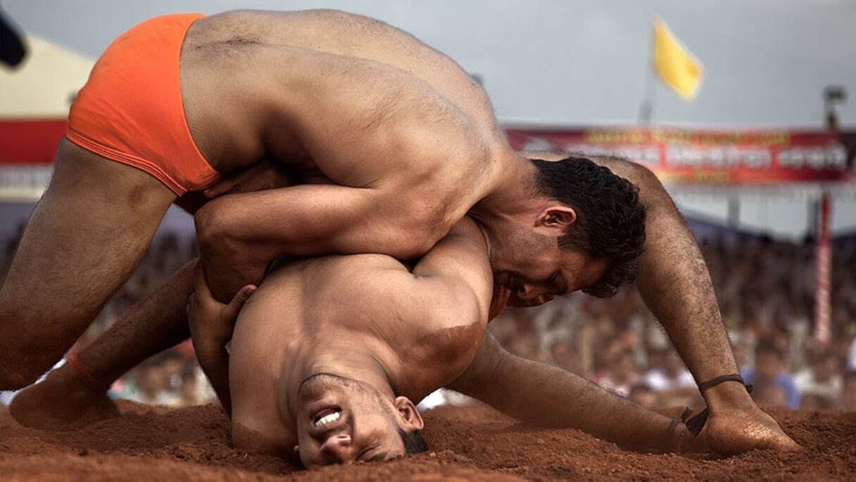 Des lutteurs de Kushti.
