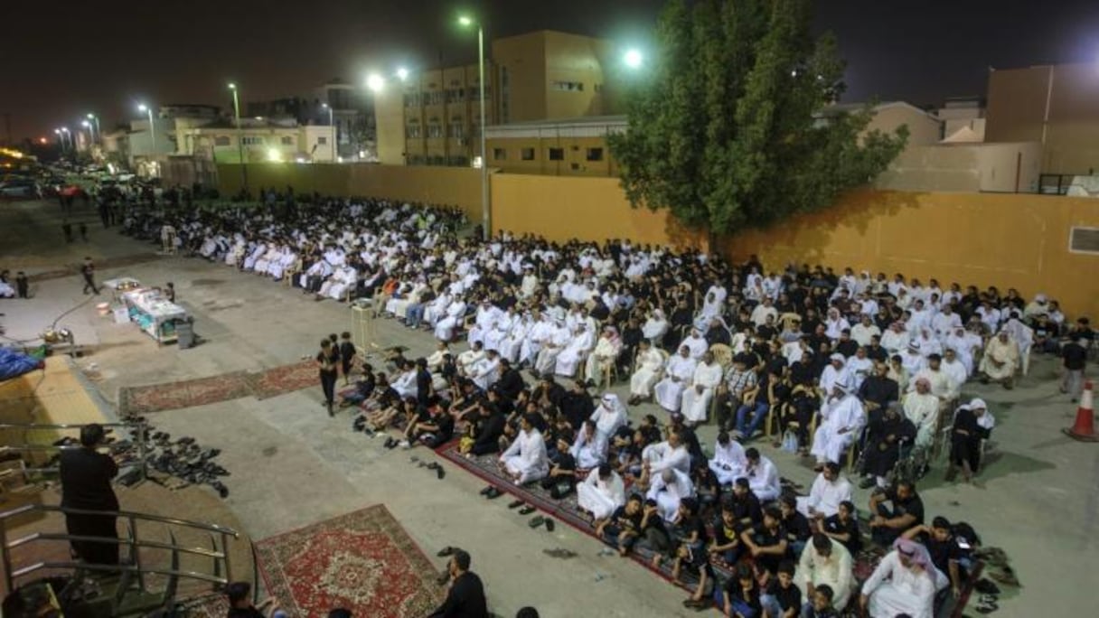 Des fidèles chiites réunis dans une husseiniyat, le 16 octobre 2015 à Qatif.
