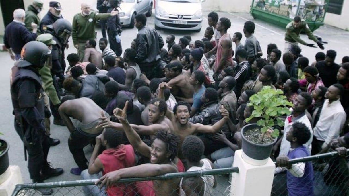 Violents affrontements à Ceuta entre 400 migrants et la Guardia civile.
