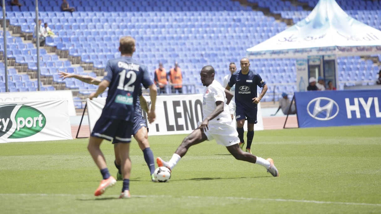 Jamel Debbouze, Malik Bentalha, Kad Merad, Eko, Cheb Bilal et Kamel le Magicien ont quand même fort à faire face à ces félins que sont Menez, Makelele, Mexès, Aubameyang, Kharja, Mandanda, Hadji, Giuly, Ginola, Rami, Zebina, Niang, Digard... Des félins qui ont offert un beau spectacle!
