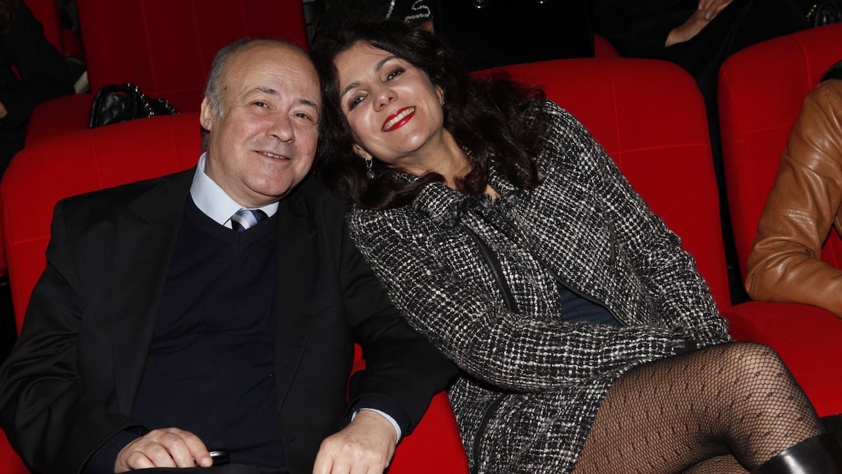 Grande complicité entre le journaliste Omar Salim et l'actrice Amal Ayouch.
