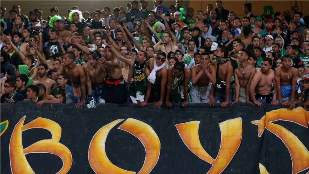 Jusqu'au dernier coup de sifflet, les "Green boys" n'ont pas cessé d'encourager leur équipe
