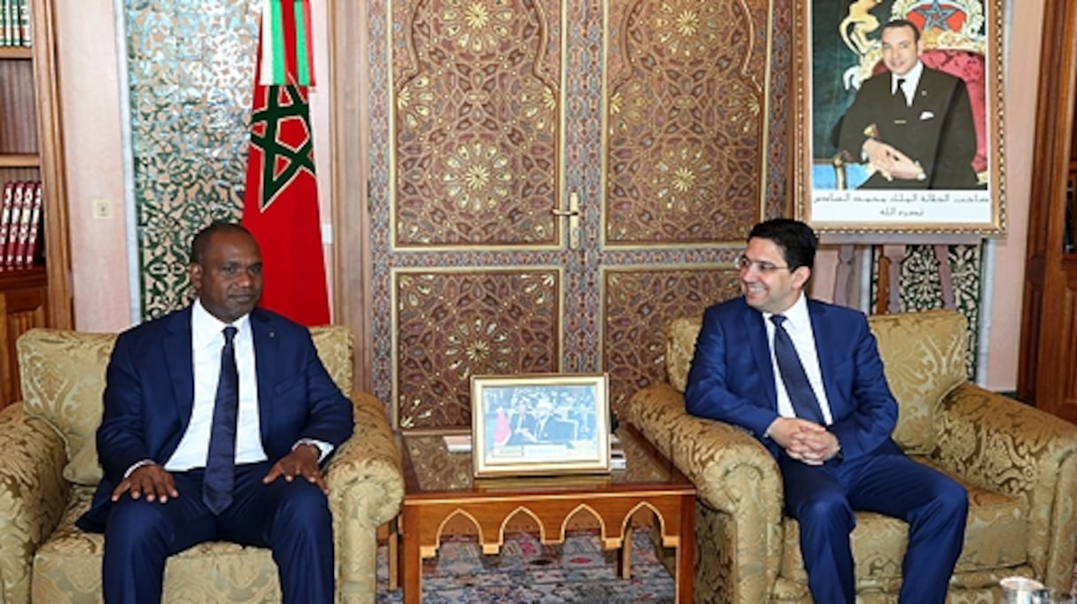 Nasser Bourita, ministre des Affaires étrangères et de la coopération et Alpha Barry, ministre burkinabé des Affaires étrangères, de la coopération et des Burkinabè à l'extérieur.
