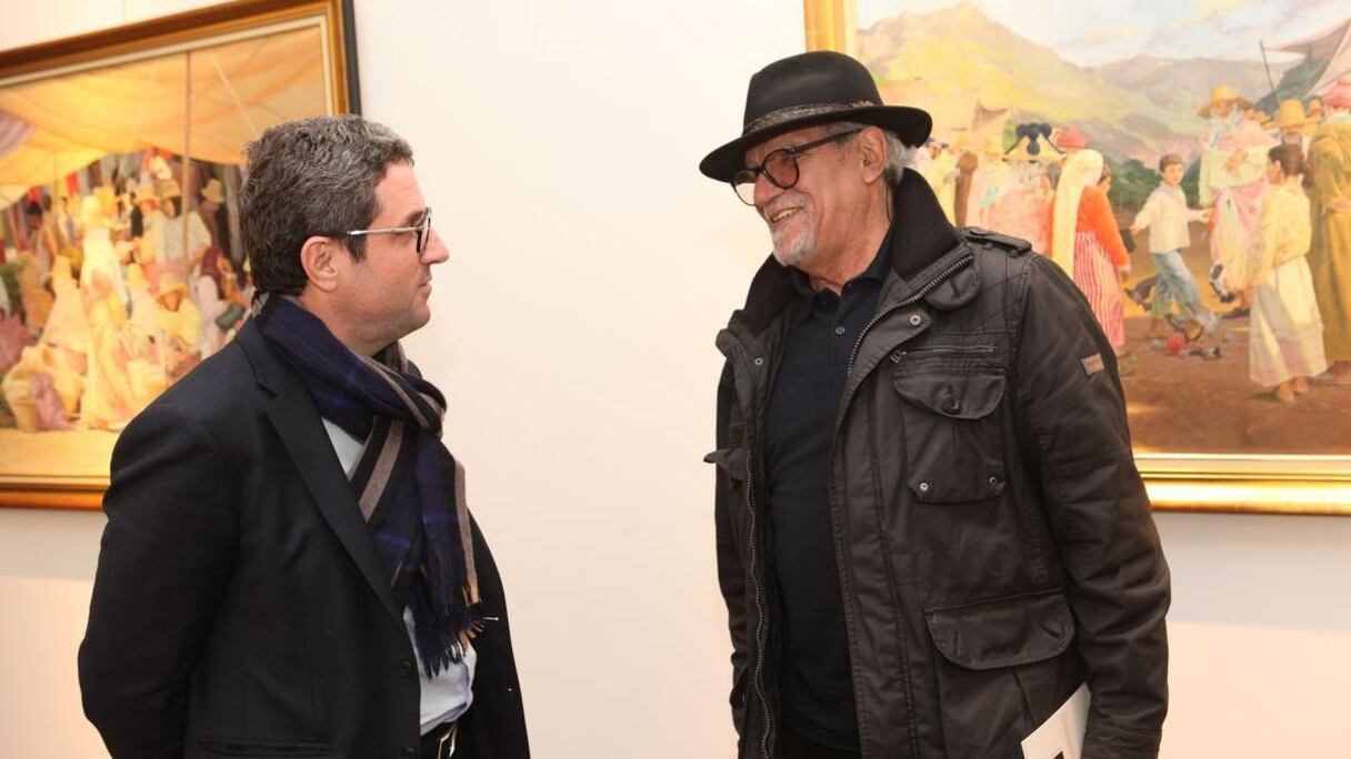 L'artiste peintre Rahoul, ici en compagnie de Mohamed Boutaleb, est venu rendre hommage à son confrère.
