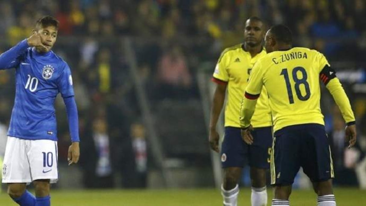 Neymar chambre Zuniga lors du Brésil-Colombie (0-1).
