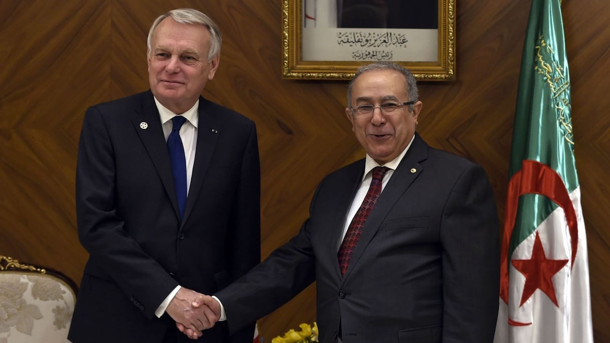 Le ministre algérien des Affaires étrangères, Ramtane Lamamra, et son homologue français Jean-Marc Ayrault.
