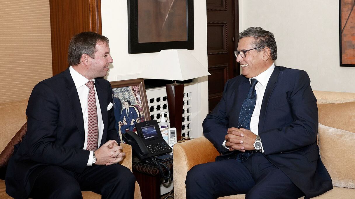 Le chef du gouvernement, Aziz Akhannouch, recevant le prince Guillaume, grand-duc héritier de Luxembourg, mardi 11 octobre 2022, à Rabat.
